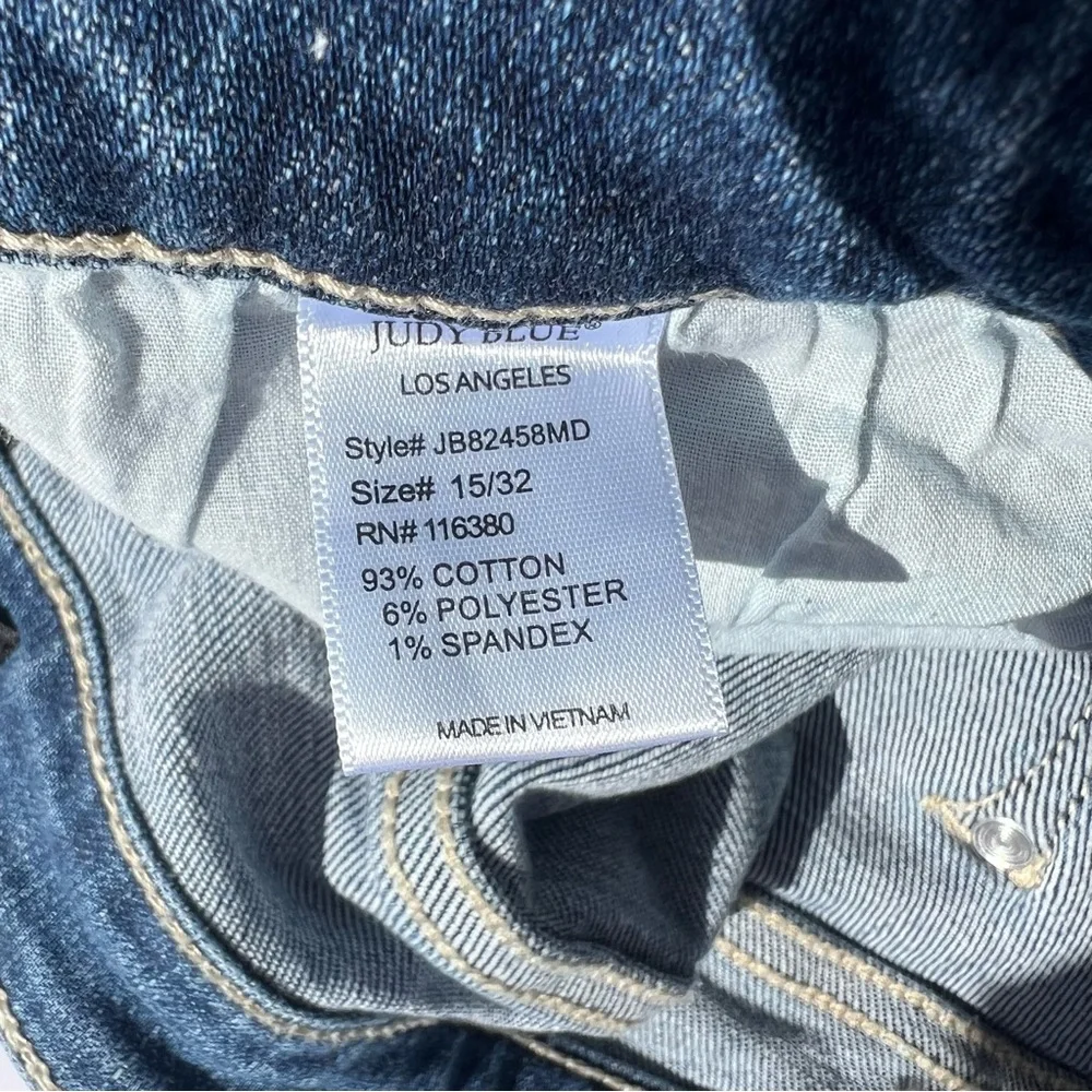 Judy Blue Los Angeles Distressed Boyfriend Jeans